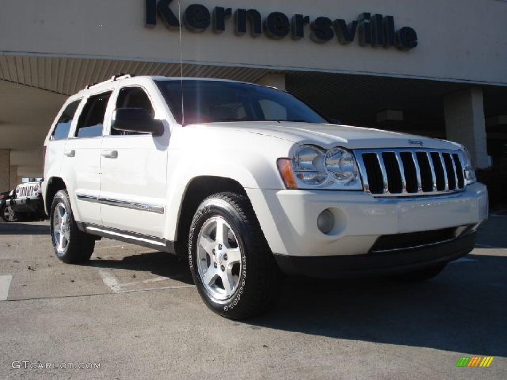 2005 Grand Cherokee Limited 4x4 - Stone White / Dark Khaki/Light Graystone photo #1