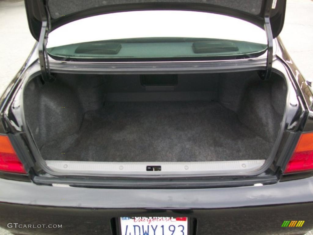 1996 Nissan Maxima SE Trunk Photos