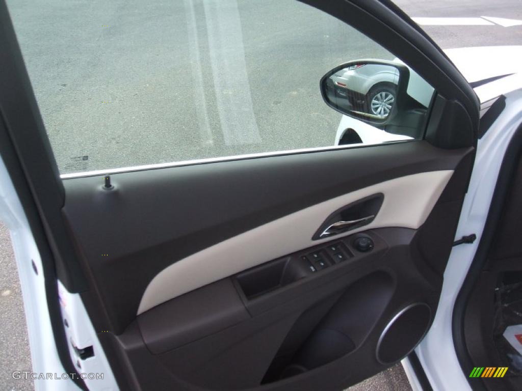 2011 Chevrolet Cruze LTZ Cocoa/Light Neutral Leather Door Panel Photo #41015759