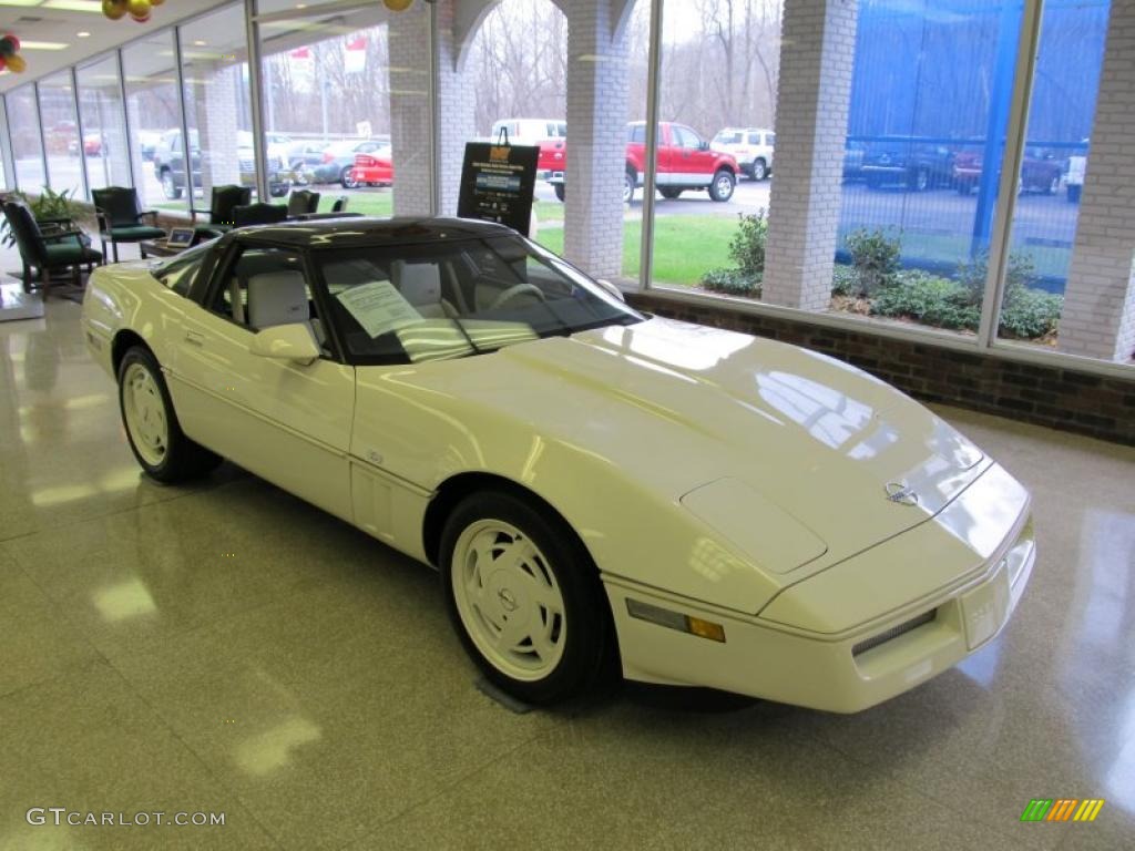 1988 Corvette 35th Anniversary Coupe - White / White photo #3