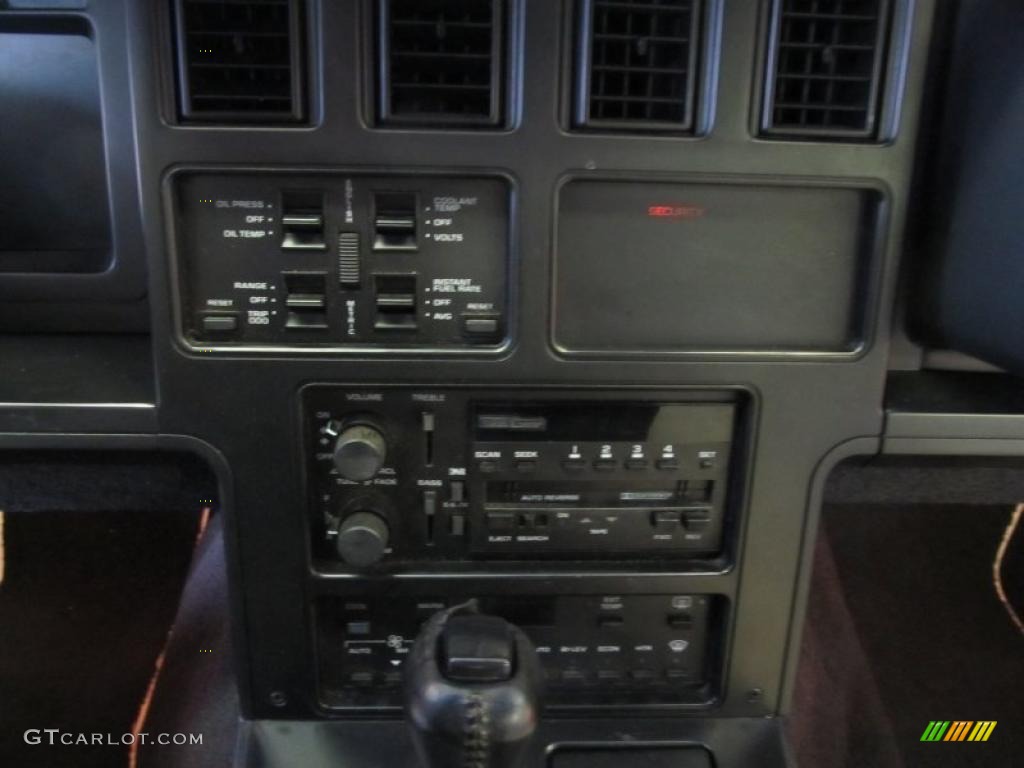 1988 Chevrolet Corvette 35th Anniversary Coupe Controls Photo #41019591