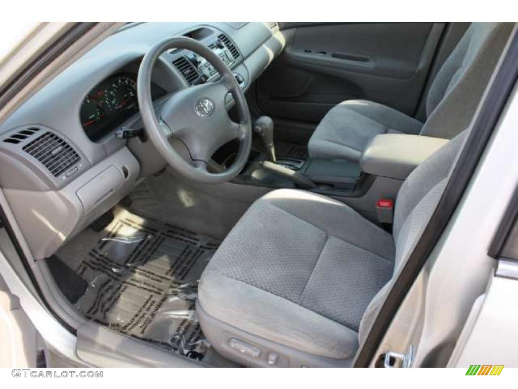 Stone Interior 2004 Toyota Camry LE Photo #41023904