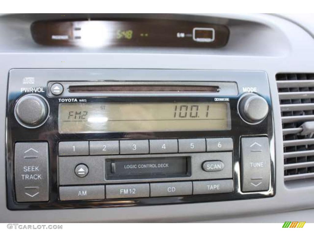 2004 Toyota Camry LE Controls Photo #41023952