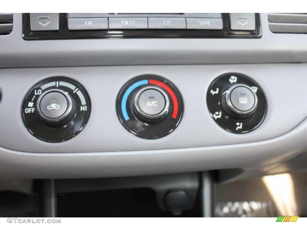 2004 Toyota Camry LE Controls Photo #41023968