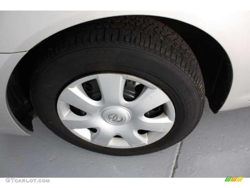 2004 Toyota Camry LE Wheel Photo #41024172