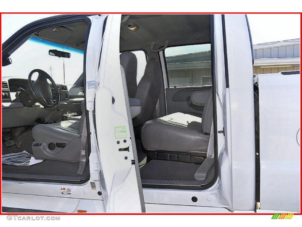 2000 F450 Super Duty XLT Crew Cab 4x4 Dually - Oxford White / Medium Graphite photo #21