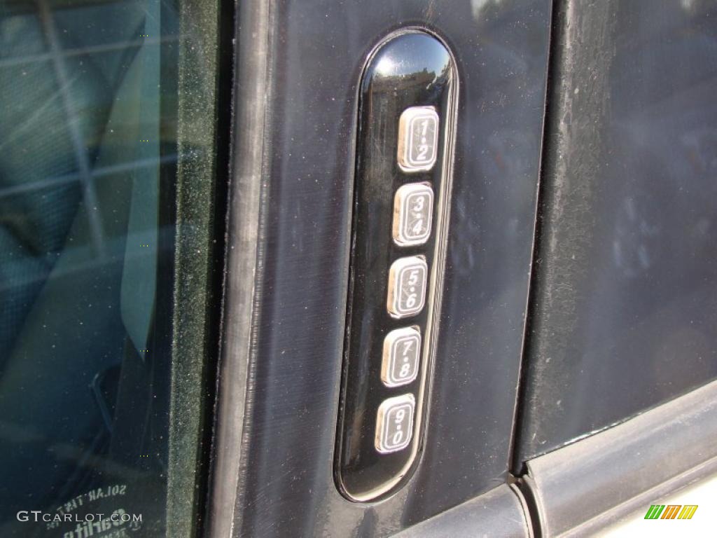 2002 Explorer Limited 4x4 - White Pearl / Midnight Grey photo #36