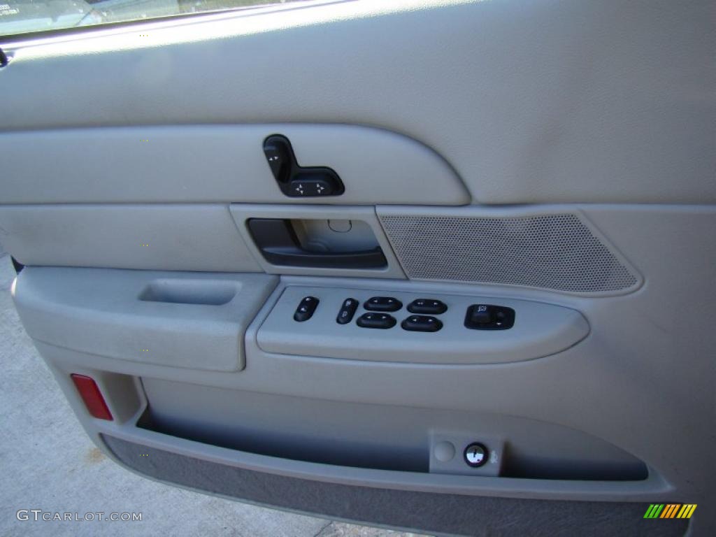 2004 Crown Victoria LX - Midnight Grey Metallic / Light Flint photo #17