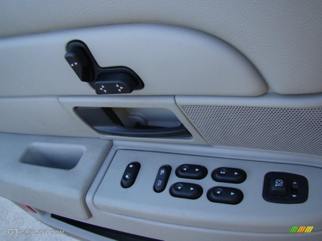 2004 Crown Victoria LX - Midnight Grey Metallic / Light Flint photo #18