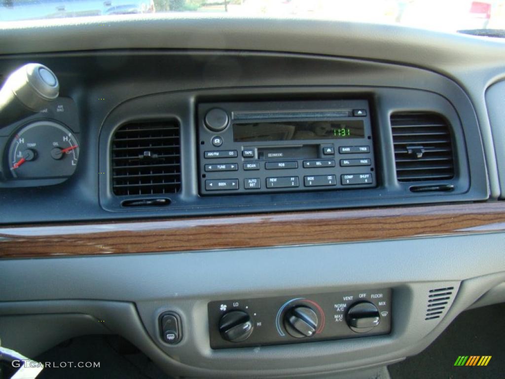 2004 Crown Victoria LX - Midnight Grey Metallic / Light Flint photo #19