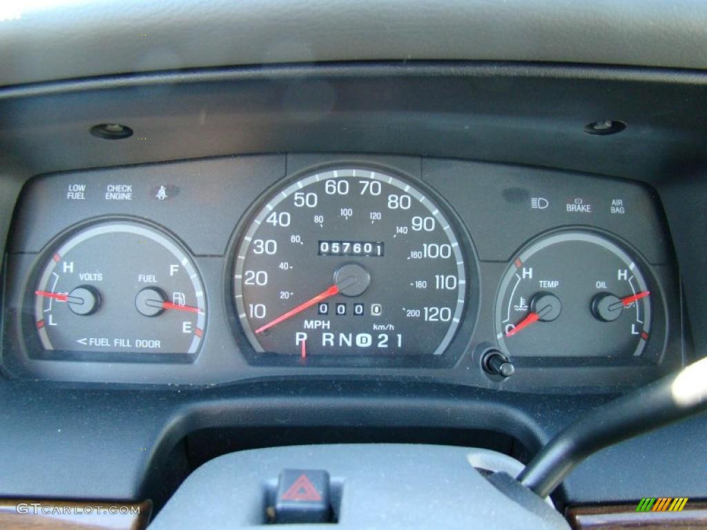 2004 Ford Crown Victoria LX Gauges Photo #41029572
