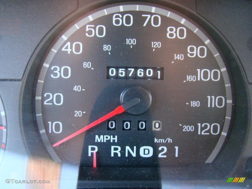 2004 Crown Victoria LX - Midnight Grey Metallic / Light Flint photo #24