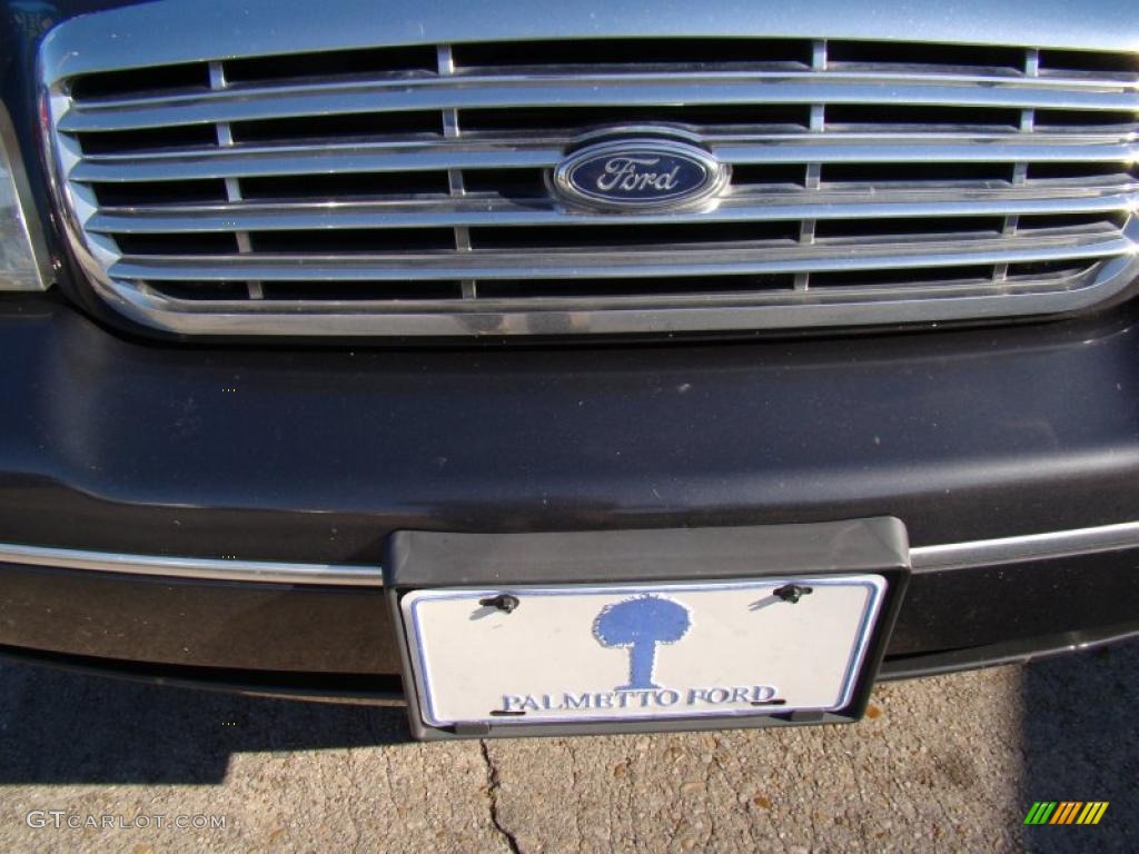 2004 Crown Victoria LX - Midnight Grey Metallic / Light Flint photo #32