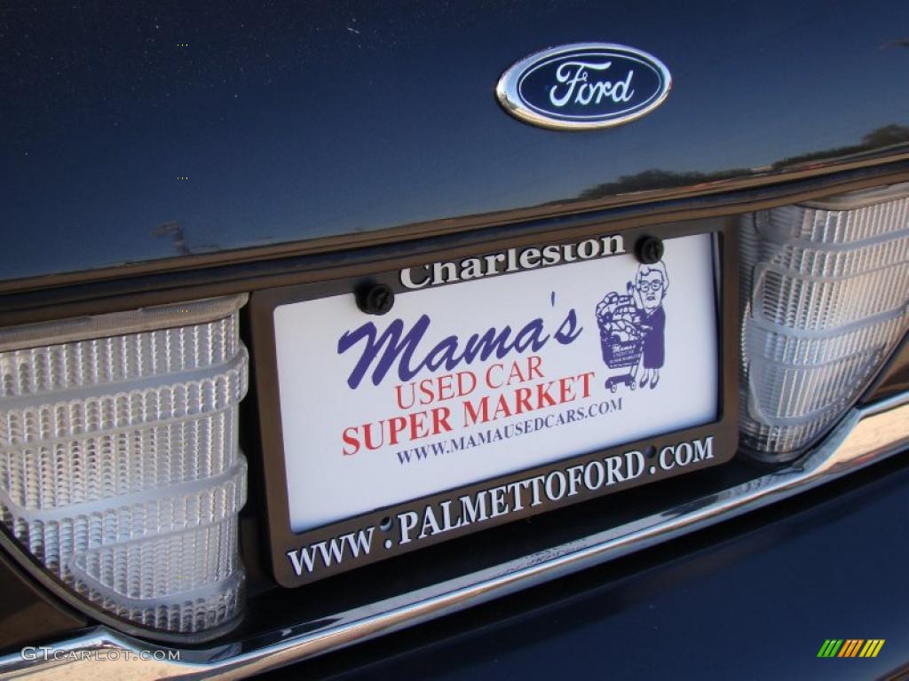 2004 Crown Victoria LX - Midnight Grey Metallic / Light Flint photo #33