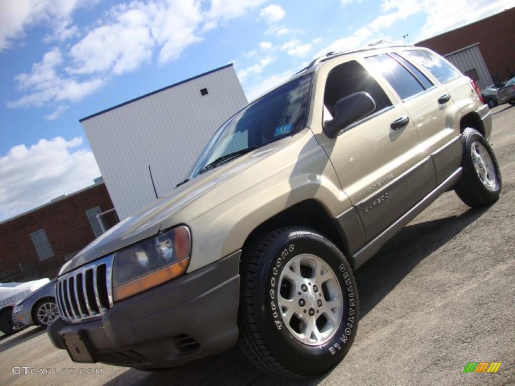 2000 Grand Cherokee Laredo 4x4 - Champagne Pearlcoat / Camel photo #1