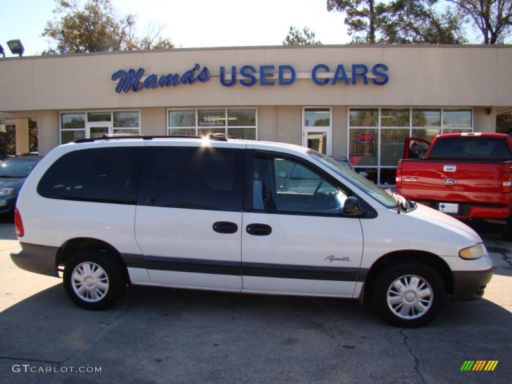 Bright White Plymouth Grand Voyager