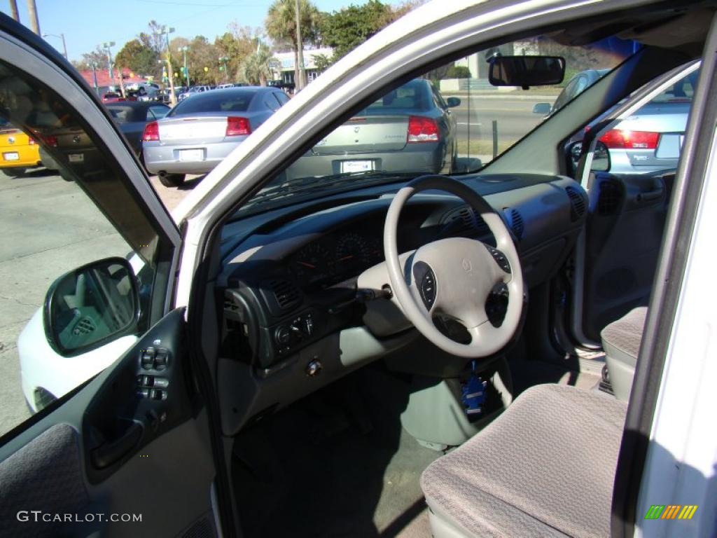1998 Grand Voyager SE - Bright White / Silver Fern photo #9