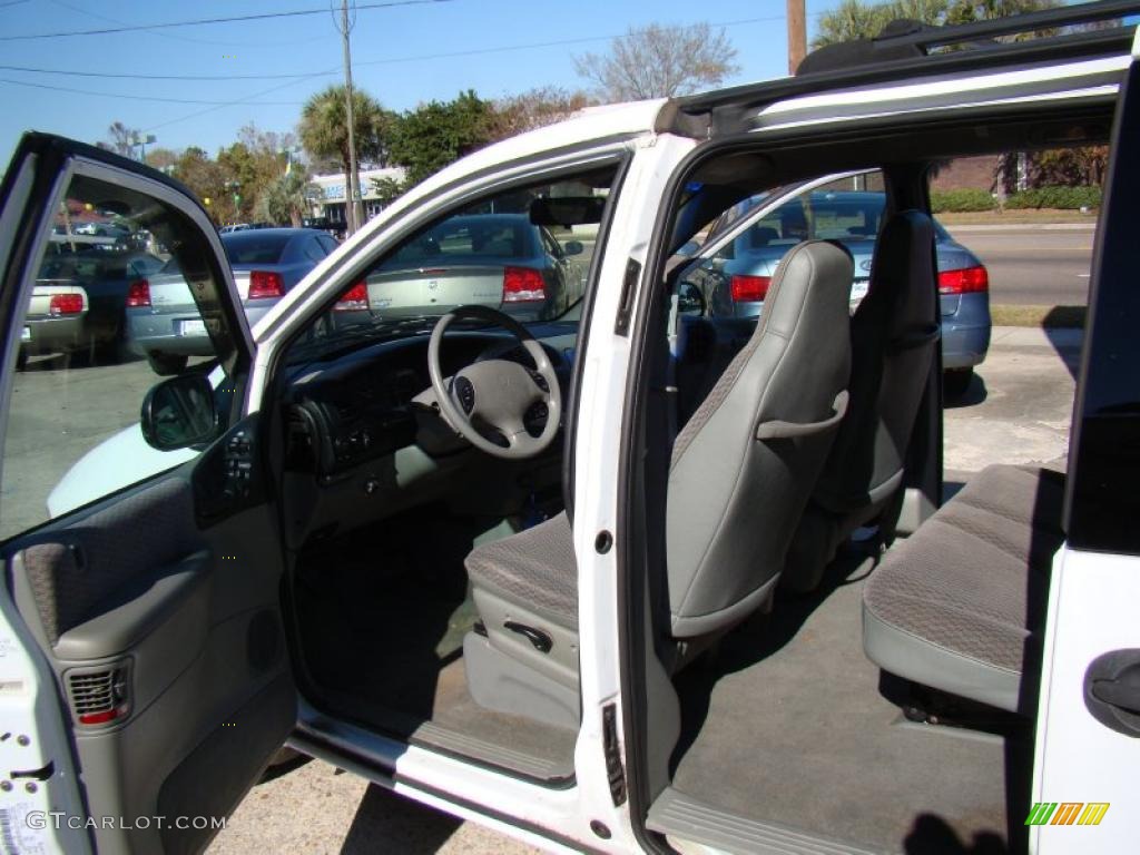 1998 Grand Voyager SE - Bright White / Silver Fern photo #11