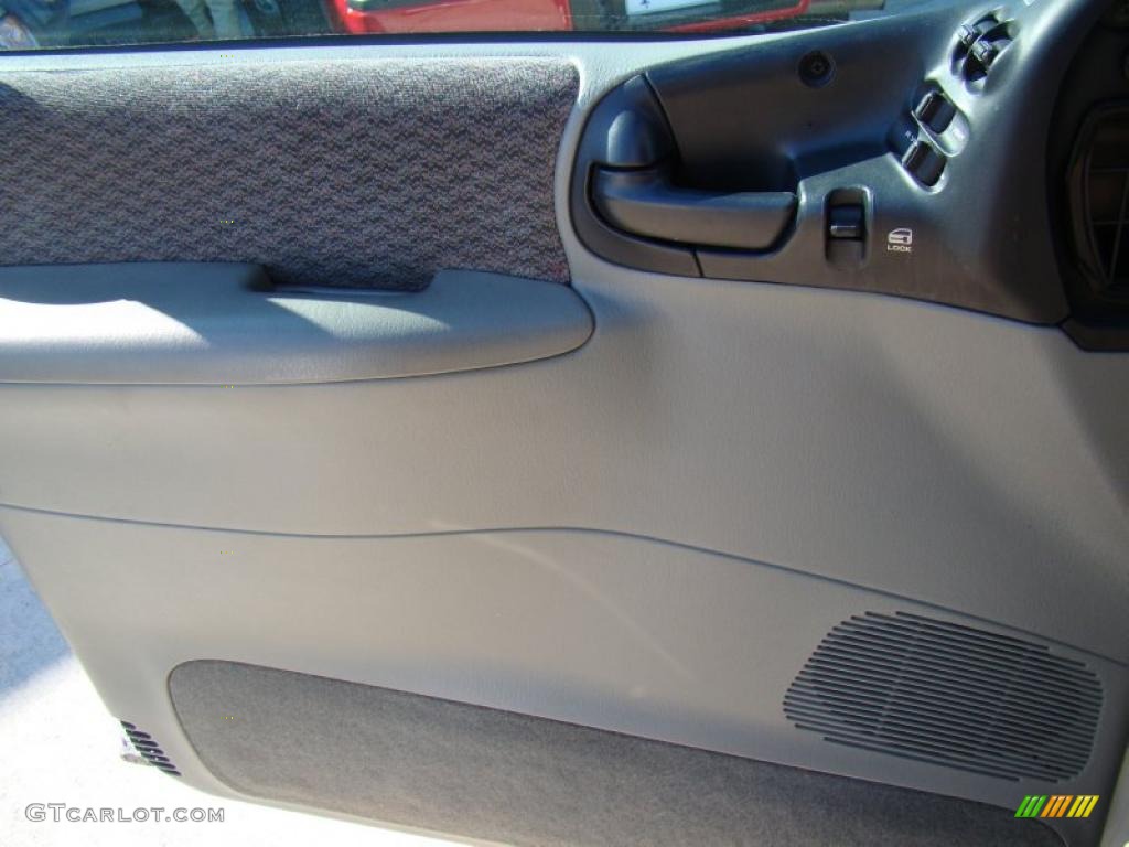 1998 Grand Voyager SE - Bright White / Silver Fern photo #20