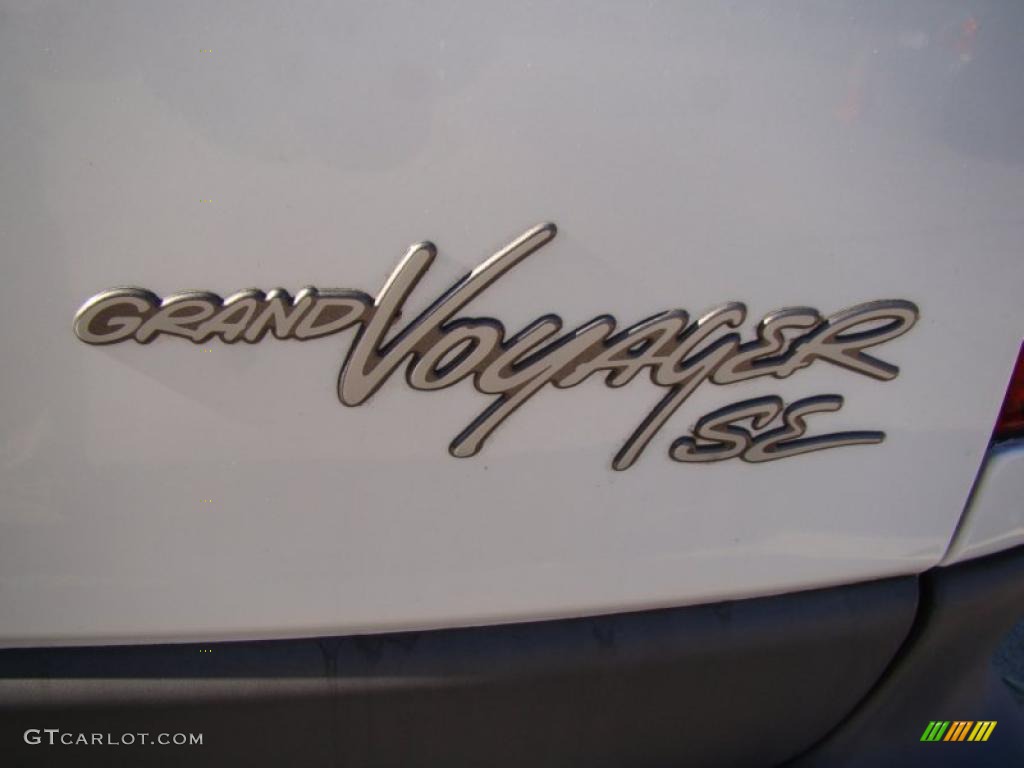 1998 Grand Voyager SE - Bright White / Silver Fern photo #35