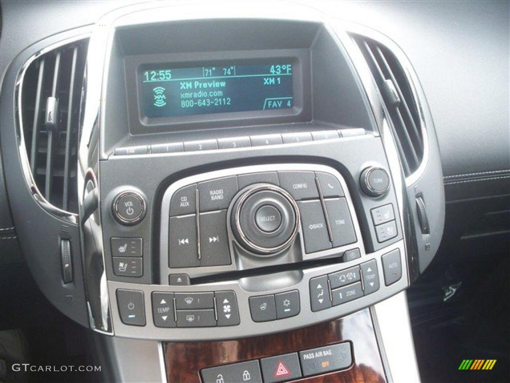 2010 Buick LaCrosse CXS Controls Photo #41033292