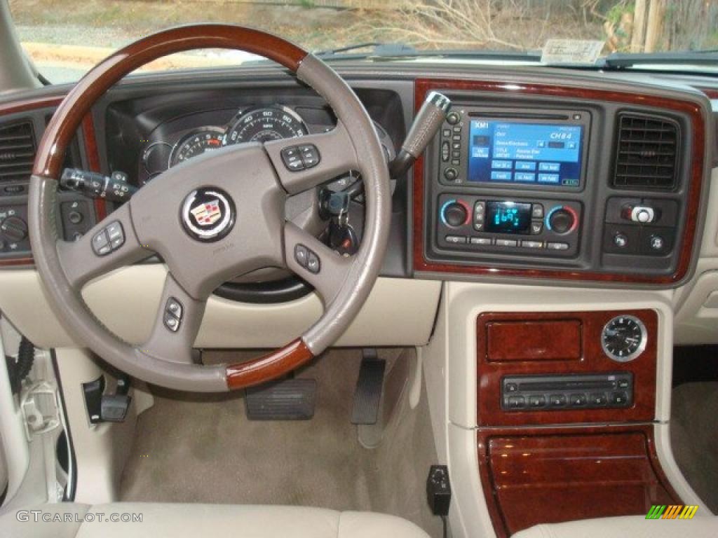 2006 Cadillac Escalade EXT AWD Cashmere Dashboard Photo #41038956