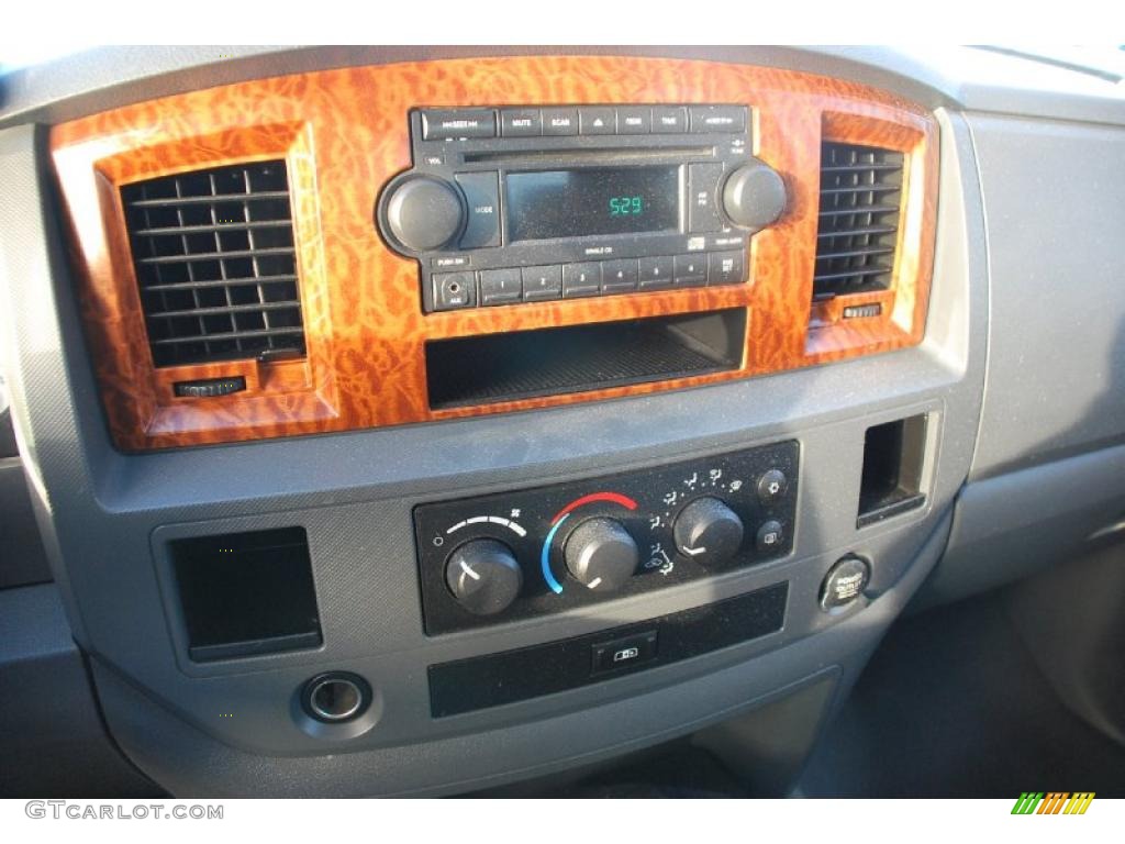 2006 Dodge Ram 2500 SLT Quad Cab Controls Photo #41039480