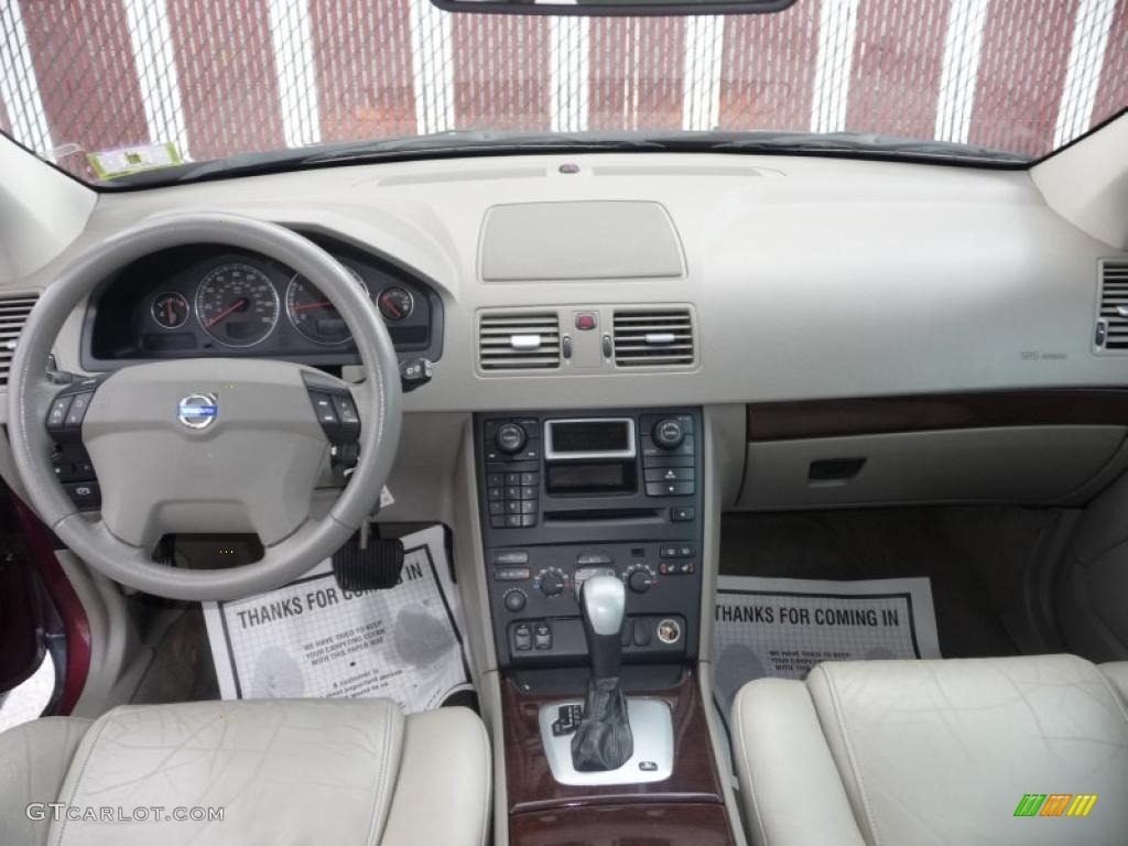 2003 Volvo XC90 2.5T AWD Taupe Dashboard Photo #41040176