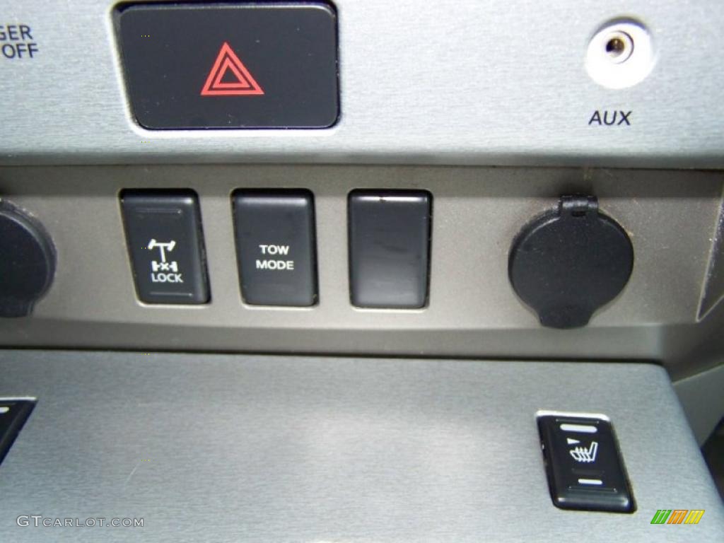 2005 Nissan Titan LE Crew Cab 4x4 Controls Photo #41045273