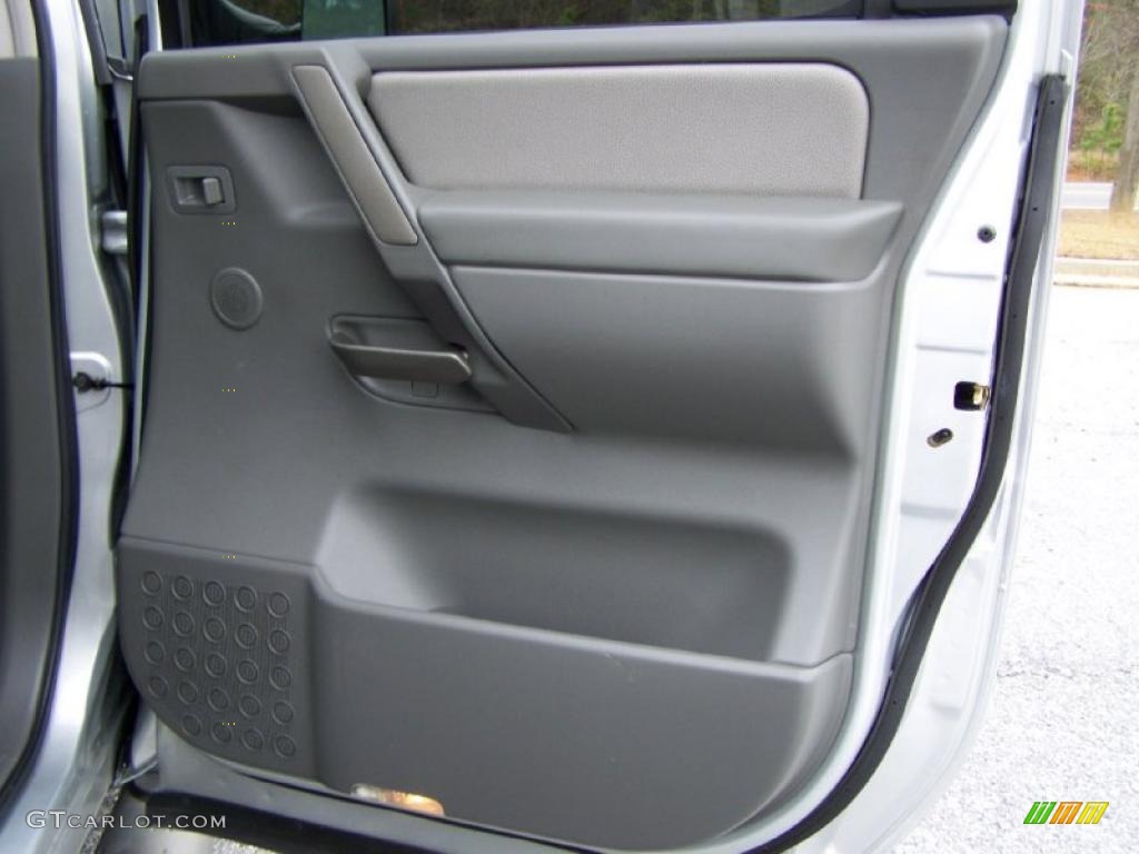 2005 Nissan Titan LE Crew Cab 4x4 Graphite/Titanium Door Panel Photo #41045601