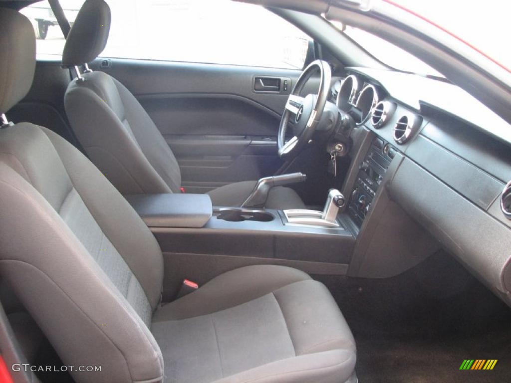 2006 Mustang V6 Deluxe Convertible - Torch Red / Dark Charcoal photo #10