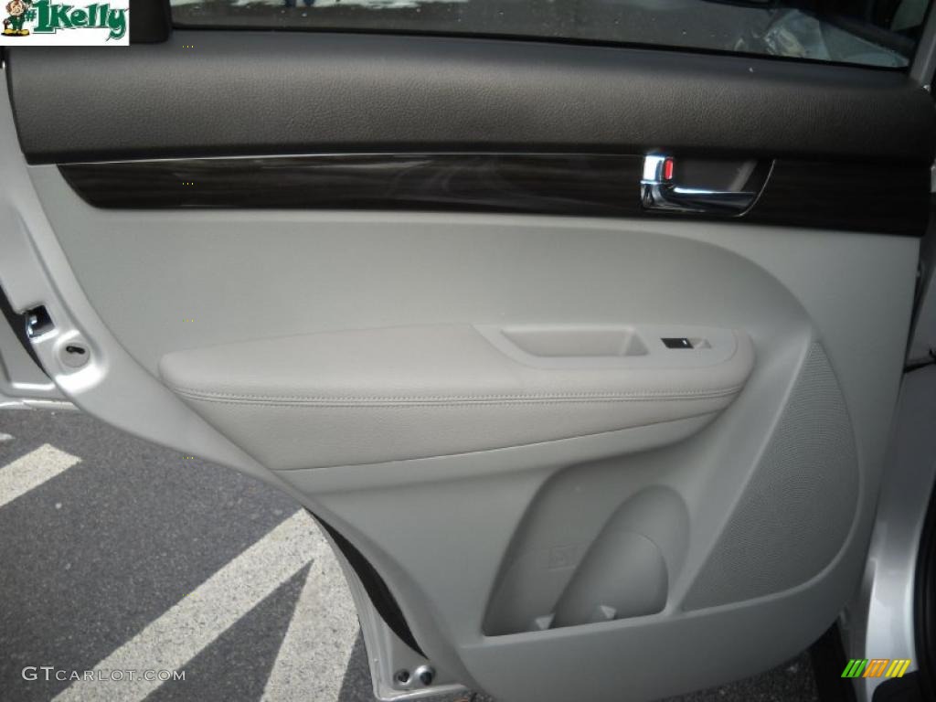 2011 Sorento LX V6 AWD - Bright Silver / Gray photo #11