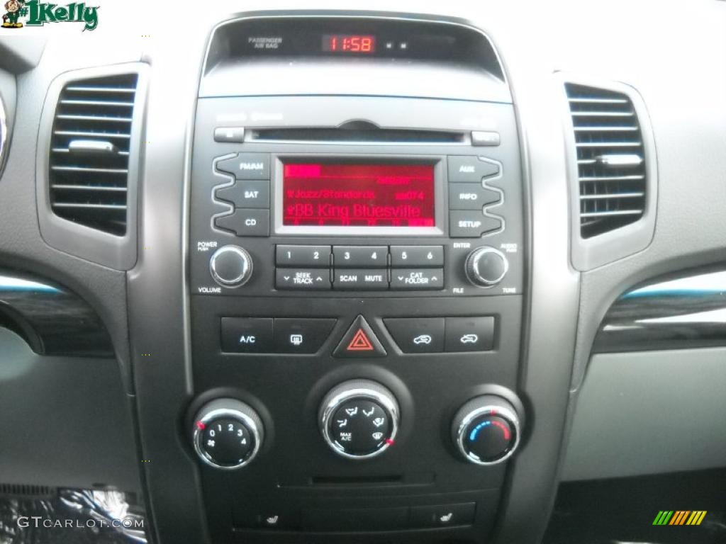 2011 Kia Sorento LX AWD Controls Photo #41048137