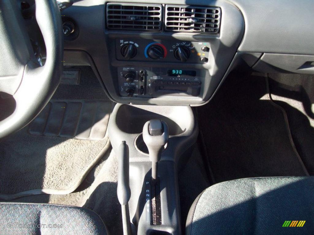 1996 Cavalier Sedan - Black / Dark Gray photo #24