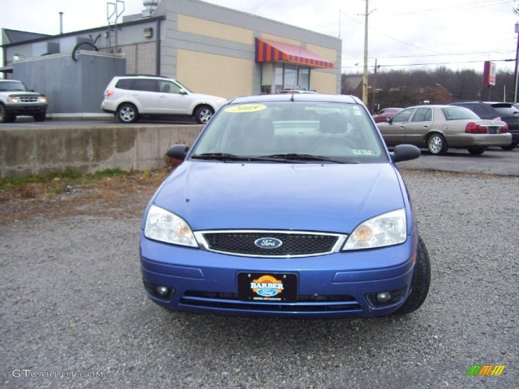 2005 Focus ZX4 SES Sedan - French Blue Metallic / Dark Flint/Light Flint photo #2