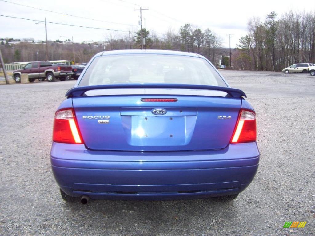 2005 Focus ZX4 SES Sedan - French Blue Metallic / Dark Flint/Light Flint photo #6