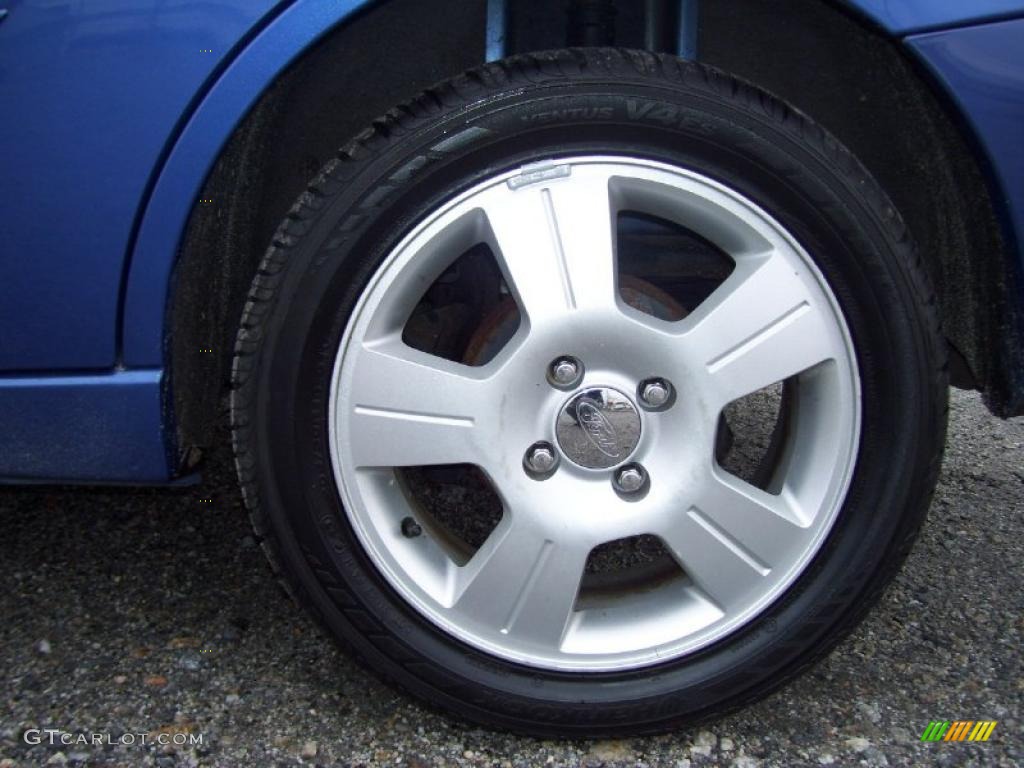 2005 Ford Focus ZX4 SES Sedan Wheel Photos