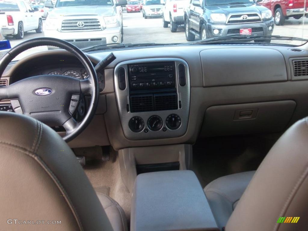 2004 Explorer XLT - Black / Graphite photo #11