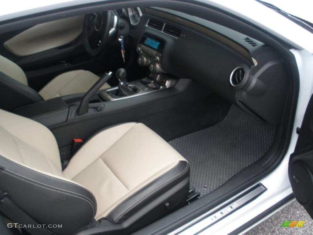 2010 Chevrolet Camaro SS Coupe Beige Dashboard Photo #41056025