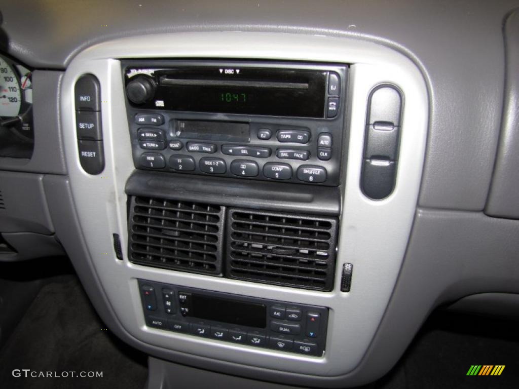 2002 Mercury Mountaineer Standard Mountaineer Model Controls Photo #41056622