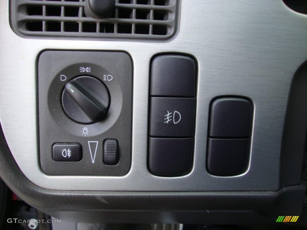 2002 Saab 9-5 Aero Sedan Controls Photo #41059987