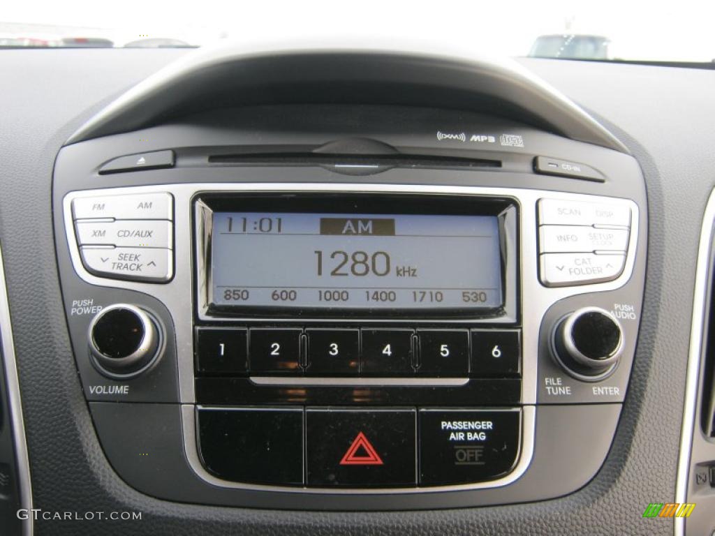2010 Hyundai Tucson GLS Controls Photo #41060679