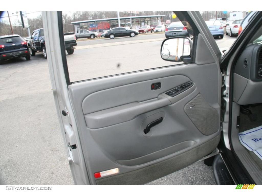 2004 Chevrolet Tahoe LS 4x4 Gray/Dark Charcoal Door Panel Photo #41062207