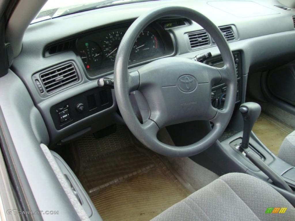 Gray Interior 2000 Toyota Camry LE Photo #41064235