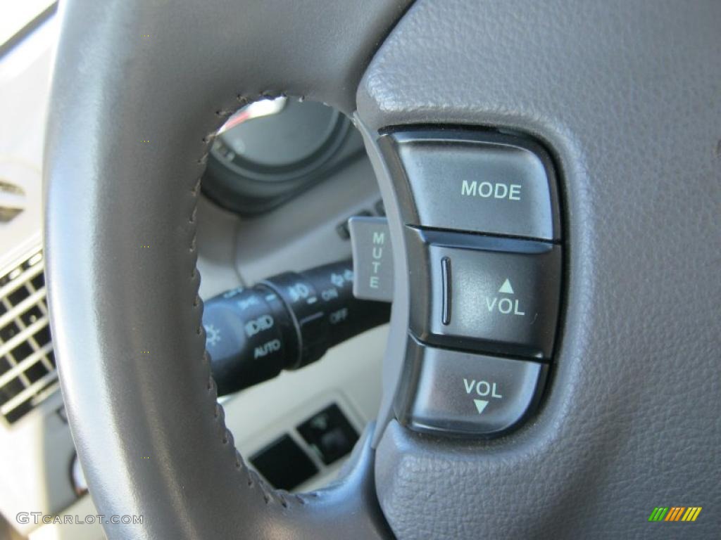 2006 Hyundai Sonata LX V6 Controls Photo #41064687