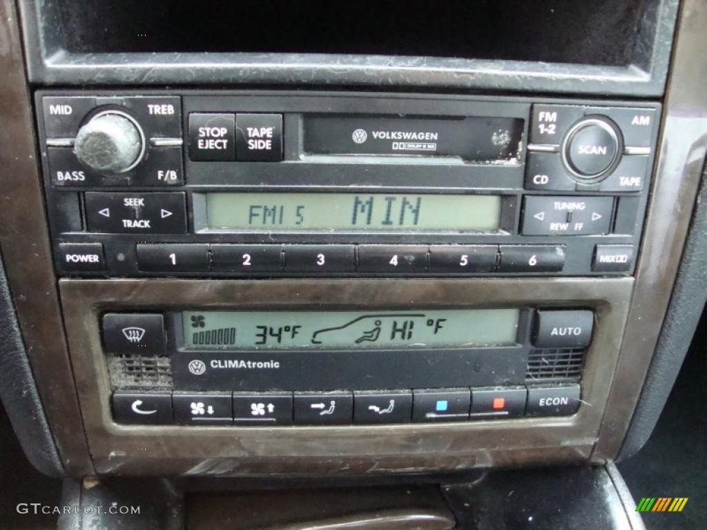 2001 Volkswagen GTI GLX Controls Photo #41065511