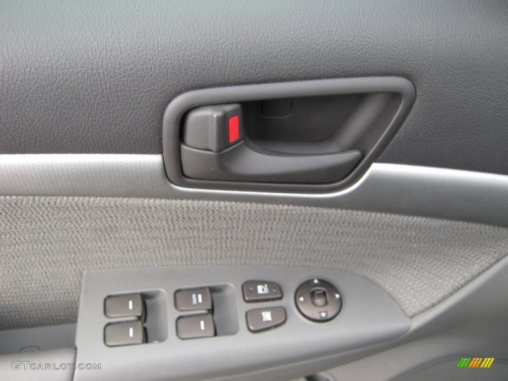 2009 Hyundai Sonata SE Controls Photo #41065579