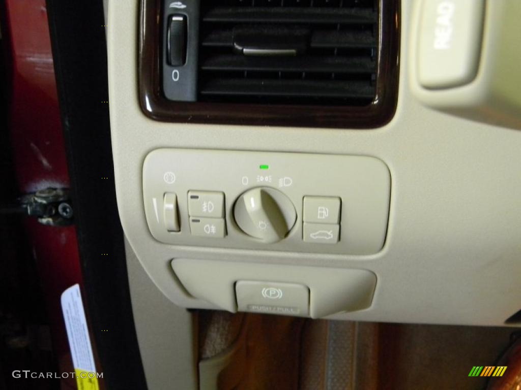 2008 Volvo XC70 AWD Controls Photo #41065619