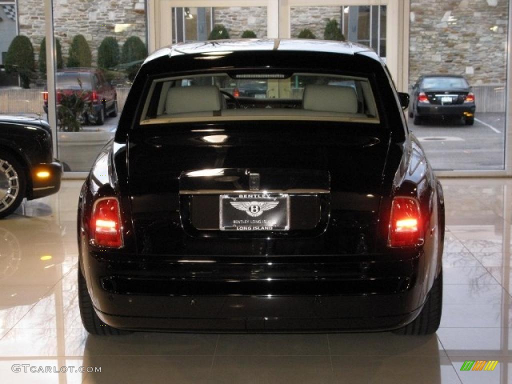 Black 2006 Rolls-Royce Phantom Standard Phantom Model Exterior Photo #41069623