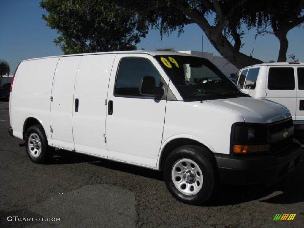 Summit White Chevrolet Express